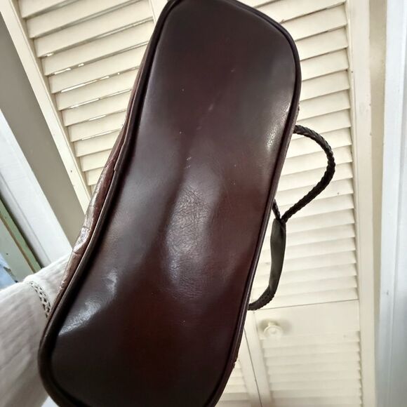 Chic Dark Brown Croc-Embossed Shoulder Bag - Picture 5 of 10